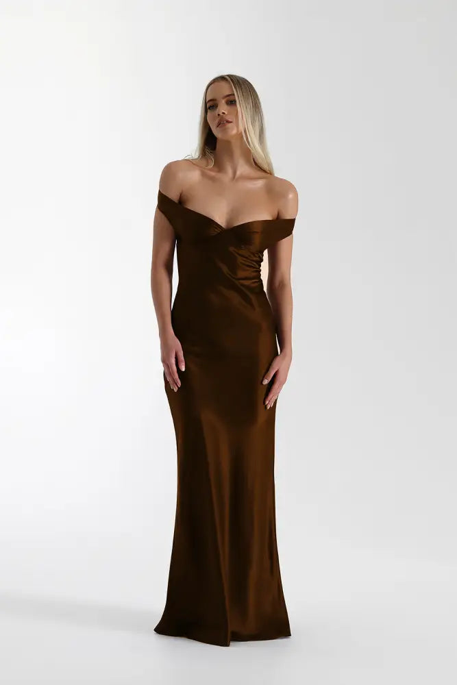 Vestido Longo Cetim Ombro a Ombro Manaira Marrom / P Vestido Longo Cetim Ombro a Ombro Manaira